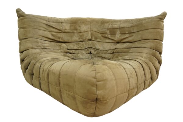 Ensemble de 5 pièces de canapés, modèle TOGO de la Ligne Roset par Michel Ducaroy. Récemment retapissé d'un tissu en alcantara de couleur vert olive
