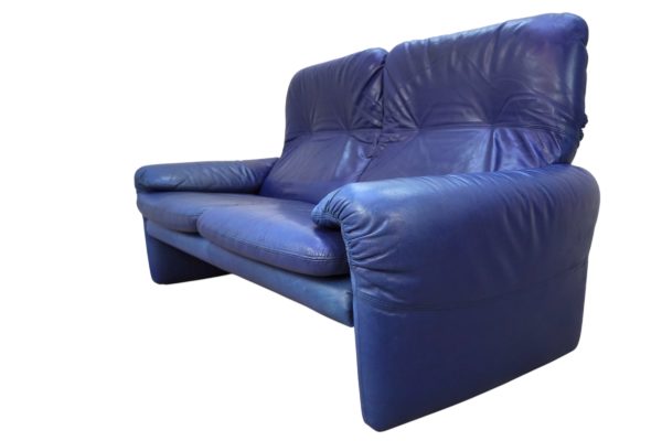 Canapé 2 places Maralunga en cuir bleu de Vico Magistretti pour Cassina