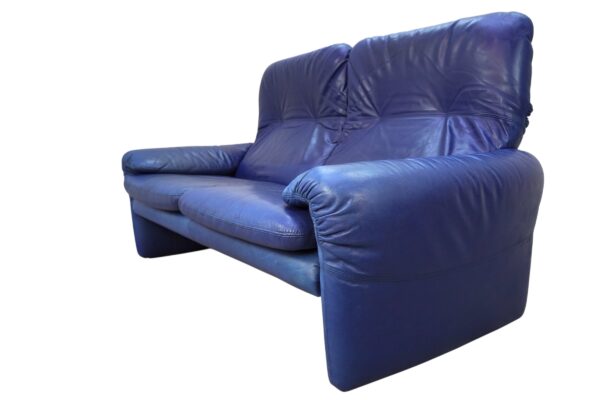 Canapé 2 places Maralunga en cuir bleu de Vico Magistretti pour Cassina