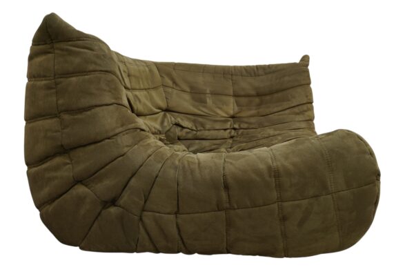 Ensemble de 5 pièces de canapés, modèle TOGO de la Ligne Roset par Michel Ducaroy. Récemment retapissé d'un tissu en alcantara de couleur vert olive.