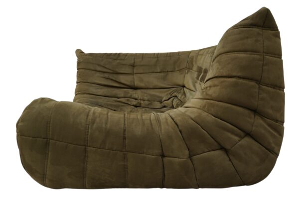 Ensemble de 5 pièces de canapés, modèle TOGO de la Ligne Roset par Michel Ducaroy. Récemment retapissé d'un tissu en alcantara de couleur vert olive.