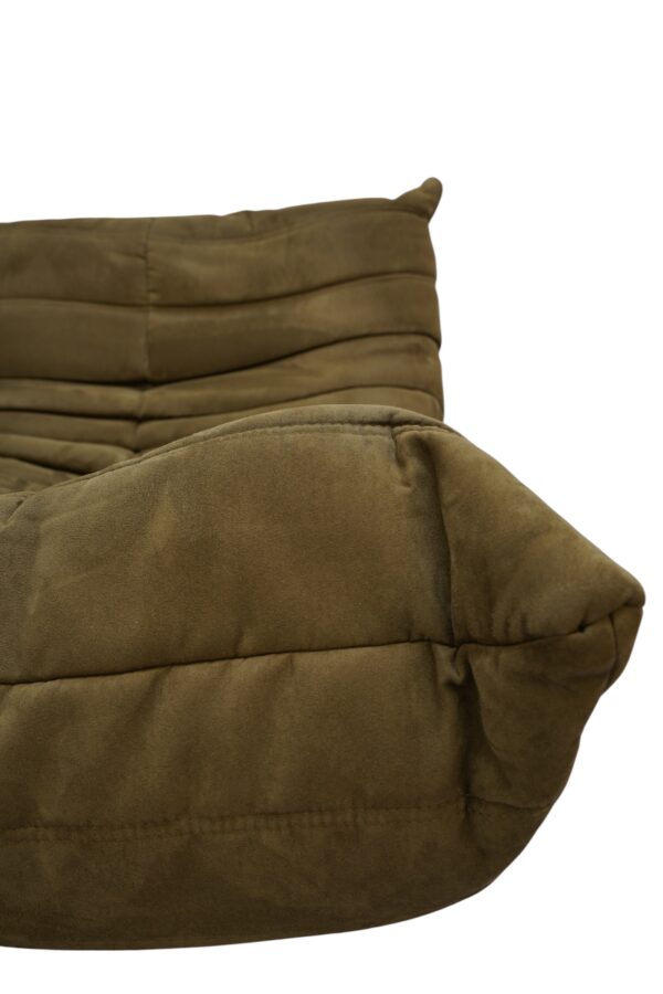 Ensemble de 5 pièces de canapés, modèle TOGO de la Ligne Roset par Michel Ducaroy. Récemment retapissé d'un tissu en alcantara de couleur vert olive