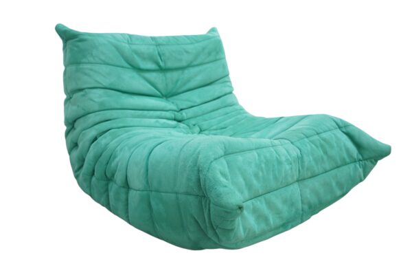 Chauffeuse en alcantara turquoise TOGO de la Ligne Roset par Michel Ducaroy