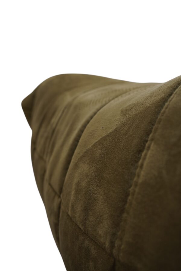 Ensemble de 5 pièces de canapés, modèle TOGO de la Ligne Roset par Michel Ducaroy. Récemment retapissé d'un tissu en alcantara de couleur vert olive