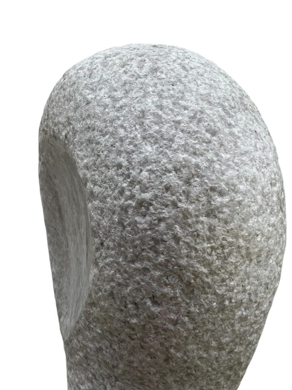 Composition en pierre blanche