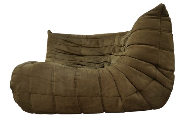 Ensemble de 5 pièces de canapés, modèle TOGO de la Ligne Roset par Michel Ducaroy. Récemment retapissé d'un tissu en alcantara de couleur vert olive