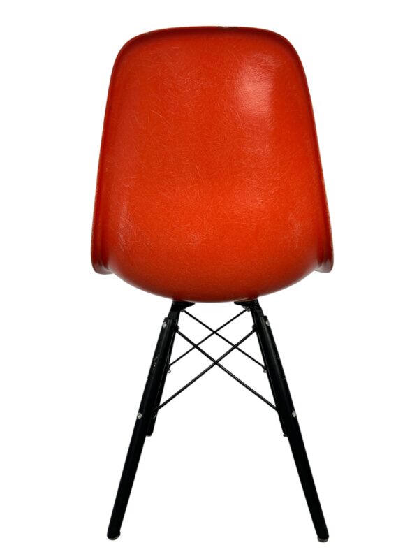 Chaise Eames DSW