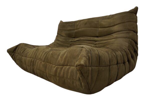 Ensemble de 5 pièces de canapés, modèle TOGO de la Ligne Roset par Michel Ducaroy. Récemment retapissé d'un tissu en alcantara de couleur vert olive