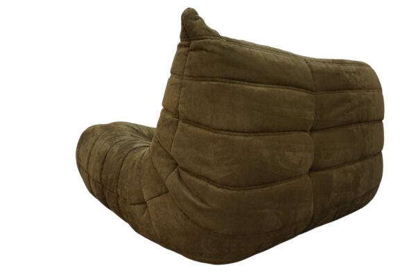 Ensemble de 5 pièces de canapés, modèle TOGO de la Ligne Roset par Michel Ducaroy. Récemment retapissé d'un tissu en alcantara de couleur vert olive