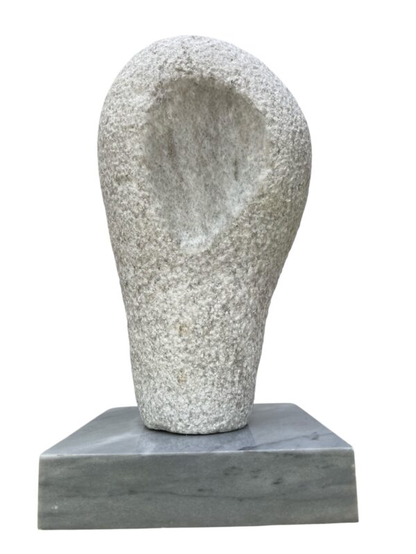Composition en pierre blanche