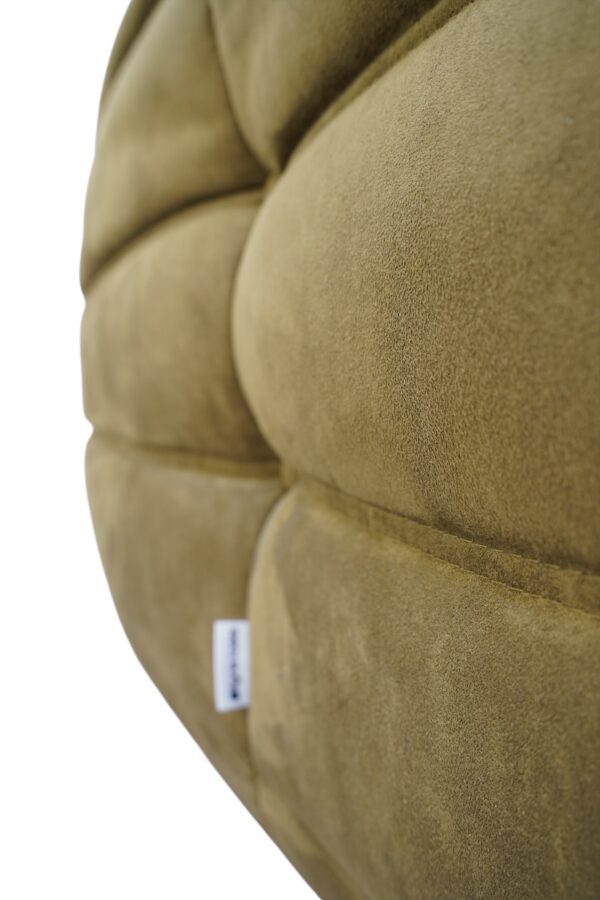 Ensemble de 5 pièces de canapés, modèle TOGO de la Ligne Roset par Michel Ducaroy. Récemment retapissé d'un tissu en alcantara de couleur vert olive