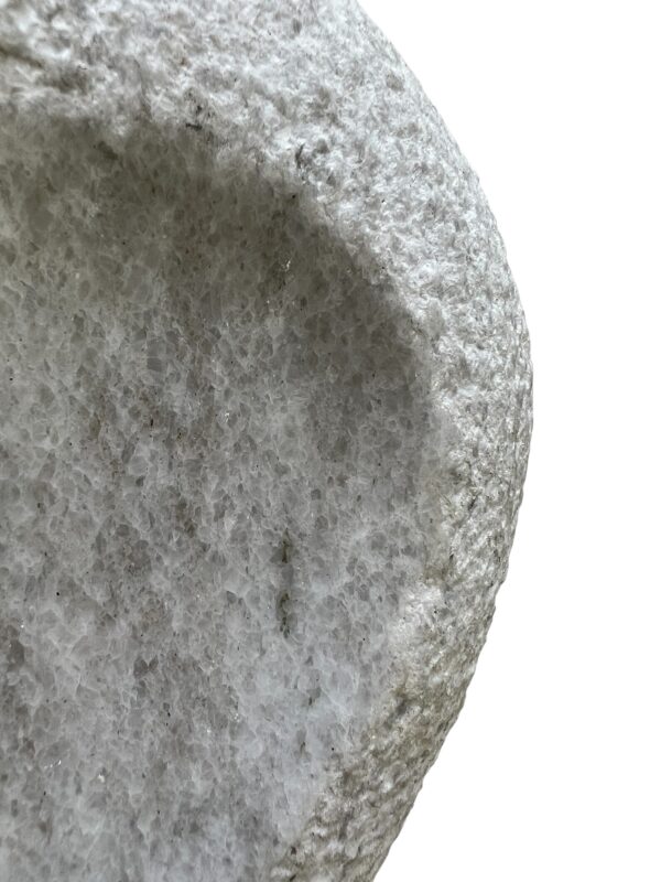 Composition en pierre blanche