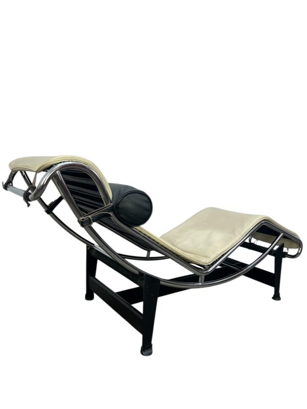 Chaise longue LC4 par Le Corbuisier, Cassina 1995's, cuir crème