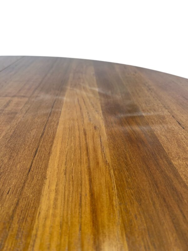 Table à manger en teck massif par Juul Kristiansen pour JK Danemark Furniture en 1960's au Danemark.