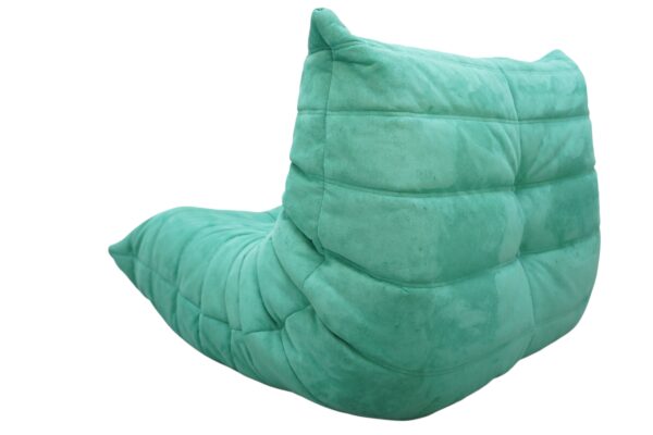 Chauffeuse en alcantara turquoise TOGO de la Ligne Roset par Michel Ducaroy