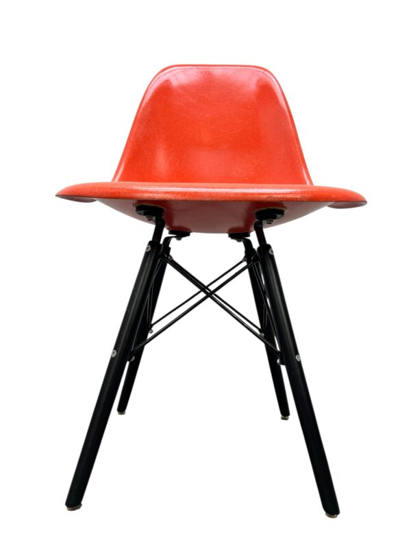 Chaise Eames DSW