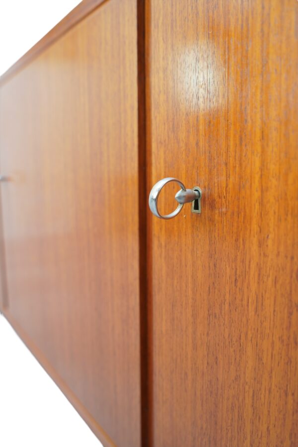 Enfilade minimaliste par la maison Richard, Suisse