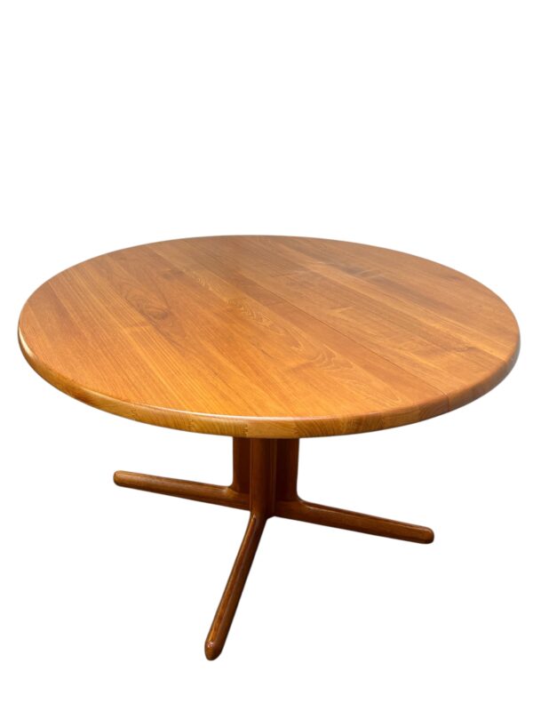 Table à manger en teck massif par Juul Kristiansen pour JK Danemark Furniture en 1960's au Danemark.