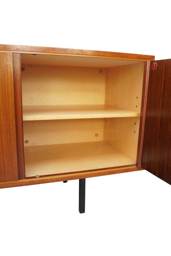 Enfilade minimaliste pour la maison Richard, Suisse