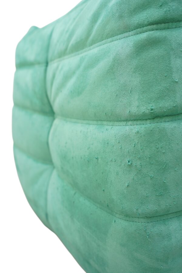 Chauffeuse en alcantara turquoise TOGO de la Ligne Roset par Michel Ducaroy