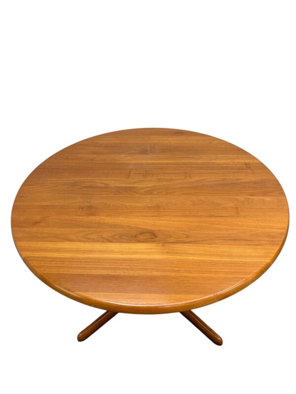 Table à manger en teck massif par Juul Kristiansen pour JK Danemark Furniture en 1960's au Danemark.