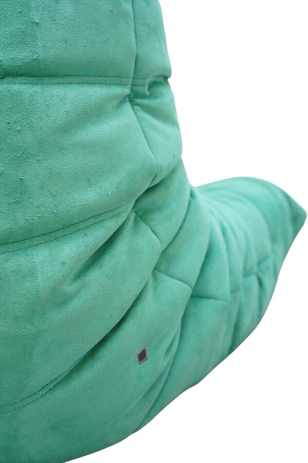Chauffeuse en alcantara turquoise TOGO de la Ligne Roset par Michel Ducaroy