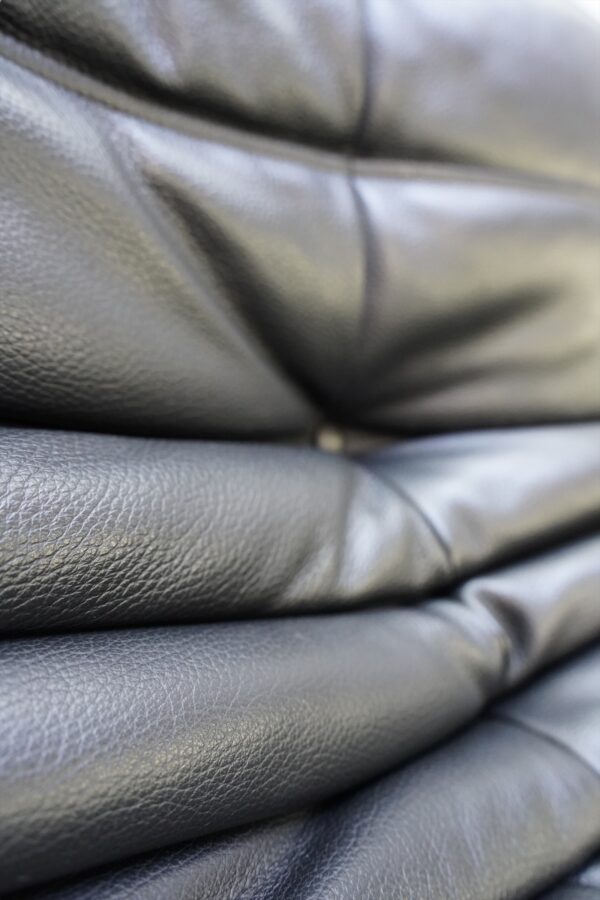 Canapé 3 pl TOGO en cuir de la Ligne Roset par Michel Ducaroy