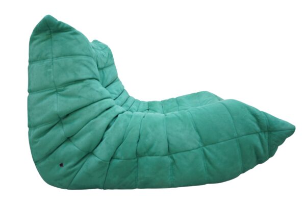 Chauffeuse en alcantara turquoise TOGO de la Ligne Roset par Michel Ducaroy