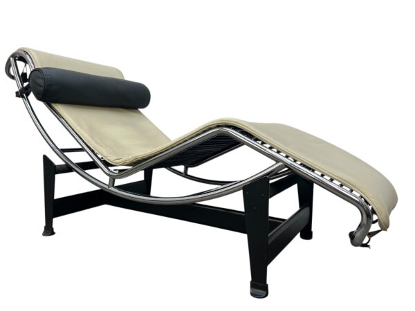Chaise longue LC4 par Le Corbuisier, Cassina 1995's, cuir crème