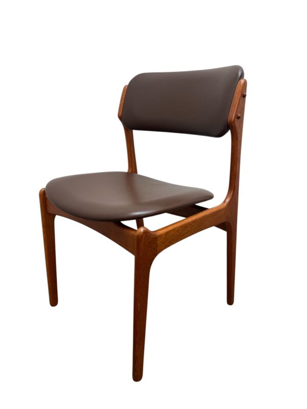 Série de 6 chaises de salle à manger par Erik Buch