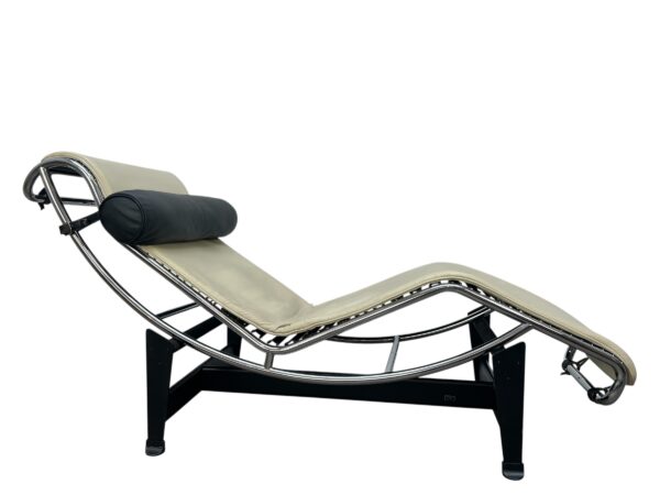 Chaise longue LC4 par Le Corbuisier, Cassina 1995's, cuir crème