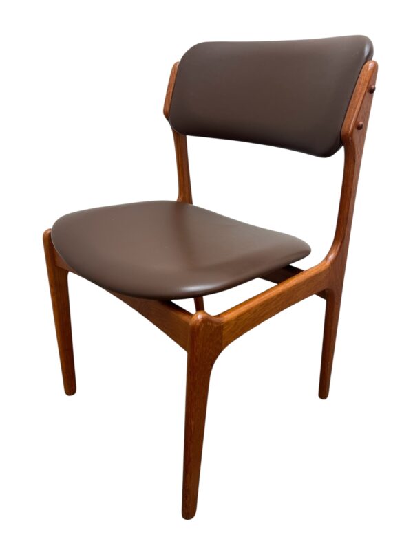 Série de 6 chaises de salle à manger par Erik Buch