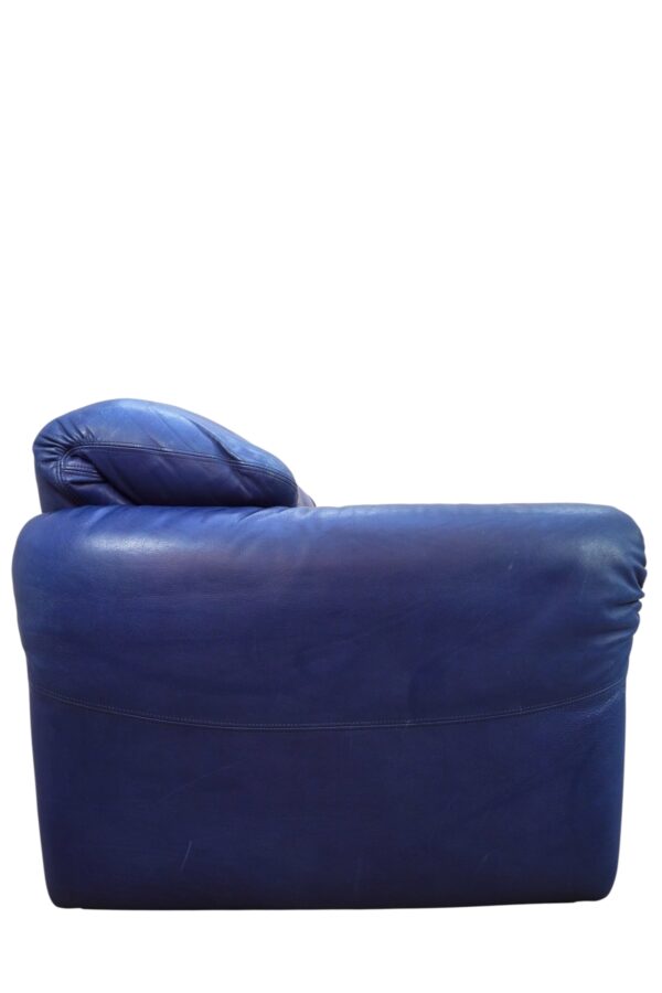 Canapé 2 places Maralunga en cuir bleu de Vico Magistretti pour Cassina
