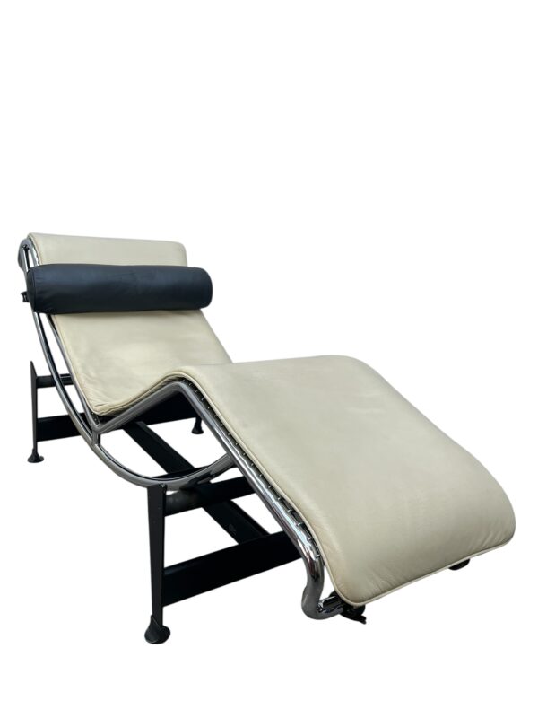 Chaise longue LC4 par Le Corbuisier, Cassina 1995's, cuir crème