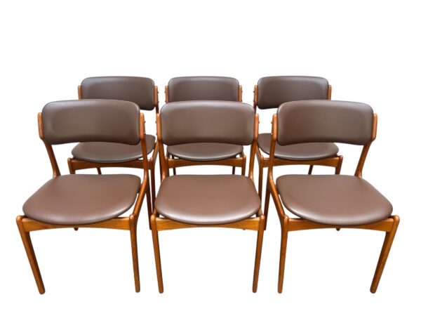Série de 6 chaises de salle à manger par Erik Buch