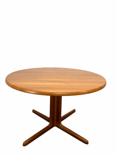 Table à manger en teck massif par Juul Kristiansen pour JK Danemark Furniture en 1960's au Danemark.