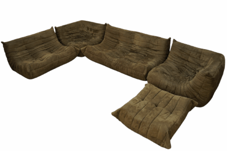 Ensemble de 5 pièces de canapés, modèle TOGO de la Ligne Roset par Michel Ducaroy. Récemment retapissé d'un tissu en alcantara de couleur vert olive