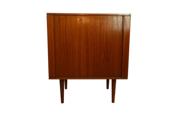 Petit cabinet scandinave à porte tambour