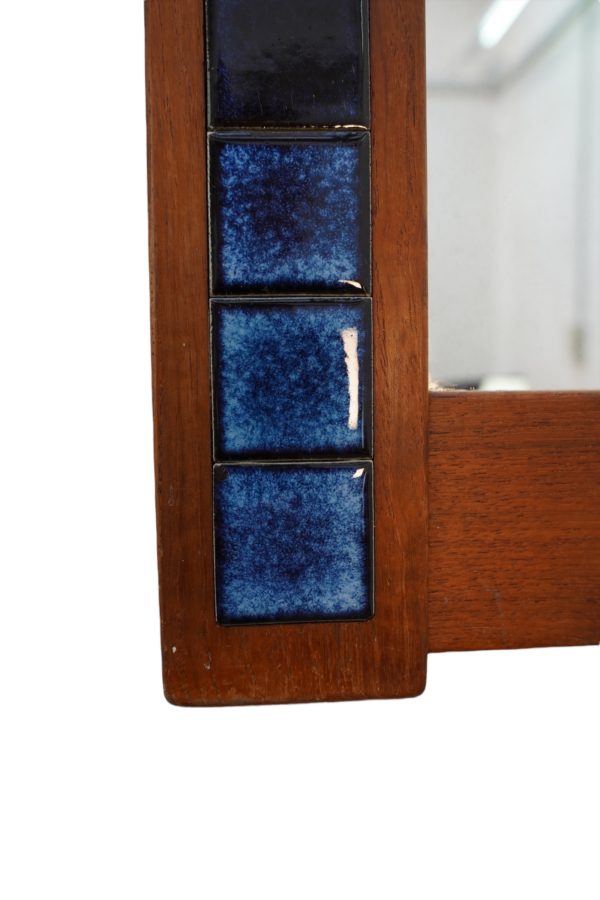 Miroir en bois de teck orné de tuiles bleu