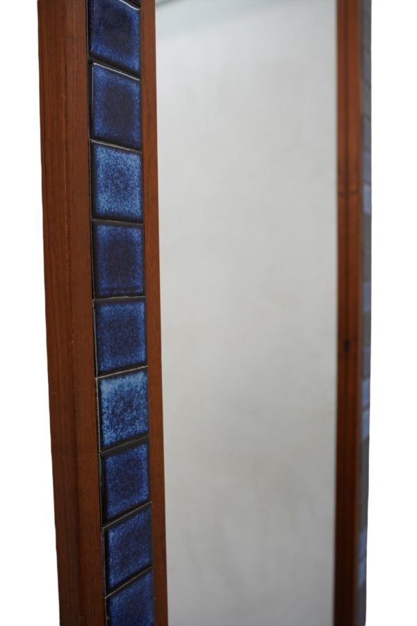 Miroir en bois de teck orné de tuiles bleu