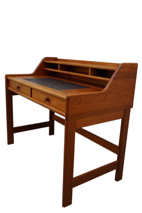 Bureau en teck conçu par John Mortensen pour Dyrlund au Danemark
