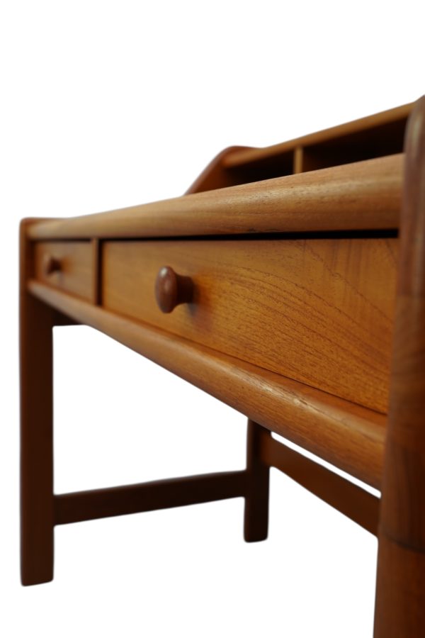 Bureau en teck conçu par John Mortensen pour Dyrlund au Danemark