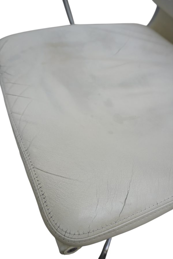 Soft Pad Chair EA 207 par Charles & Ray