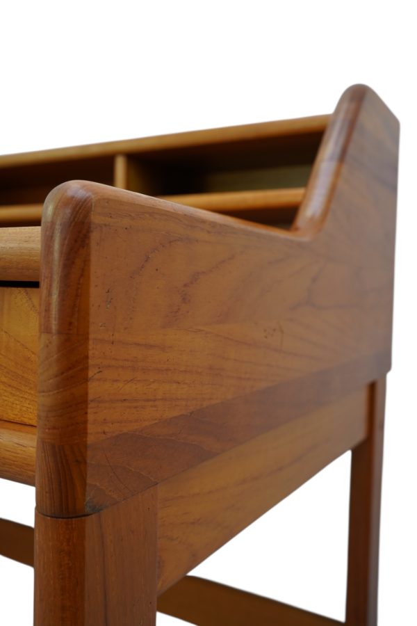 Bureau en teck conçu par John Mortensen pour Dyrlund au Danemark