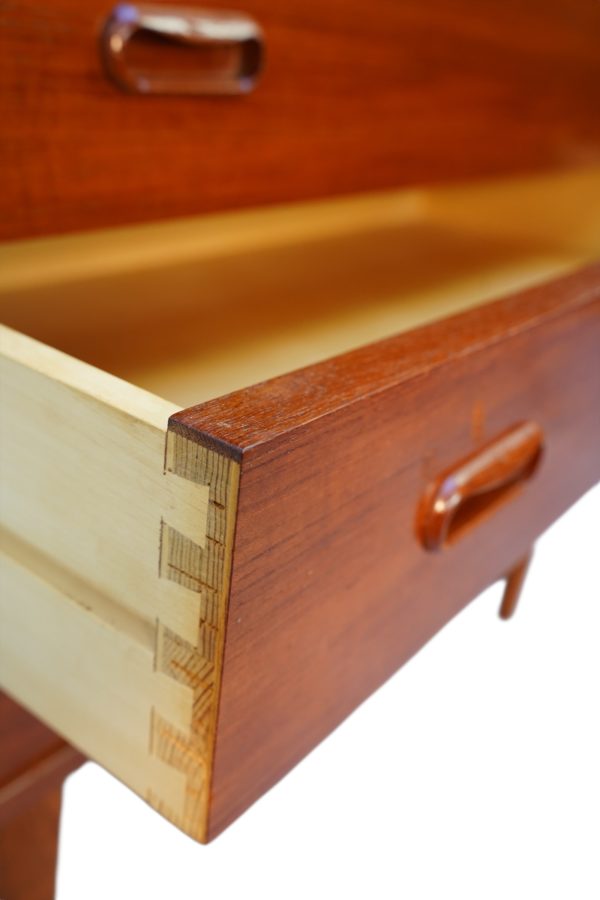 Coiffeuse scandinave en bois de teck