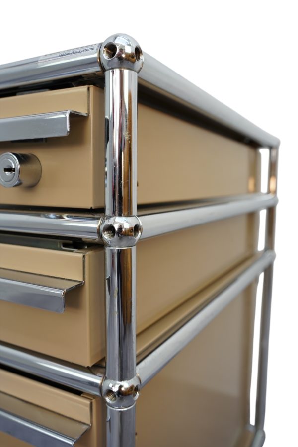 Corps de bureau d'appoint sur roulette USM