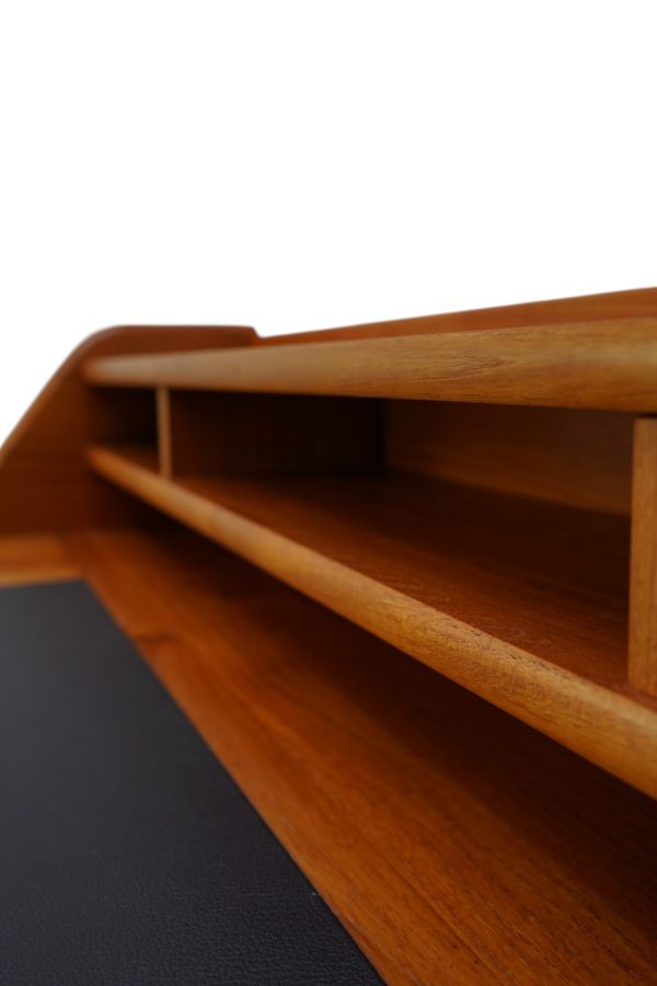 Bureau en teck conçu par John Mortensen pour Dyrlund au Danemark