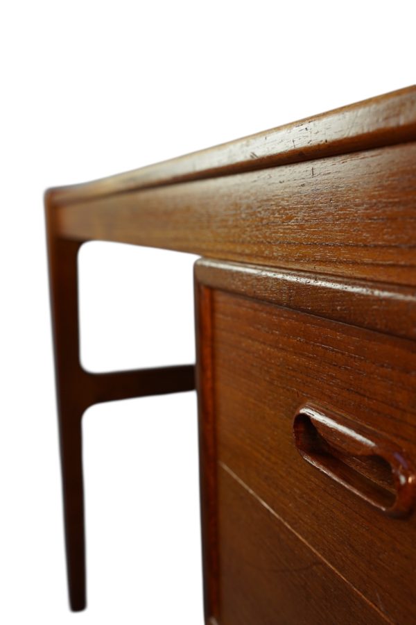 Bureau scandianve attribué à Peter Løvig Nielsen
