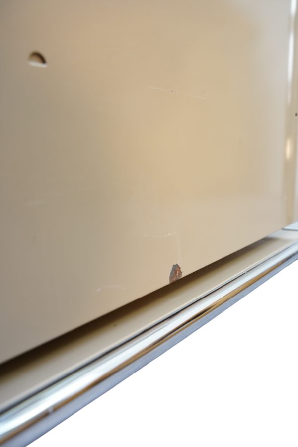 Corps de bureau d'appoint sur roulette USM