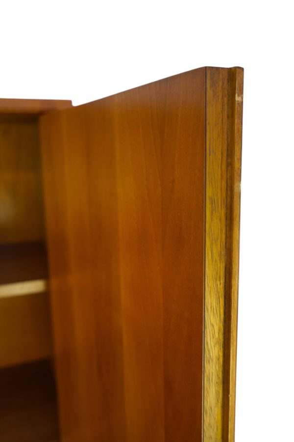 Armoire à linge en bois de noyer